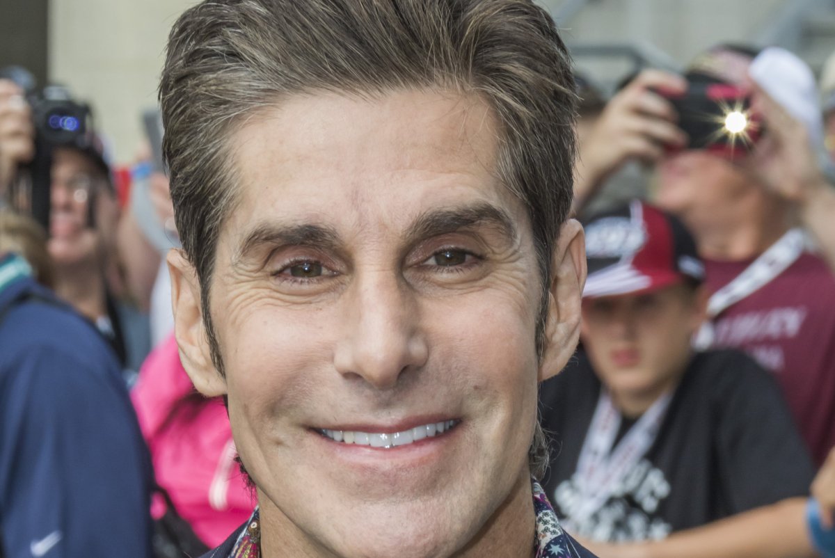 Perry Farrell throws punch at Dave Navarro, ending Jane’s Addiction concert