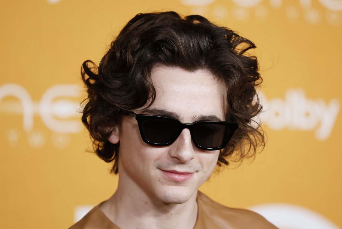 Watch: Timothee Chalamet sings as Bob Dylan in 'A Complete Unknown'